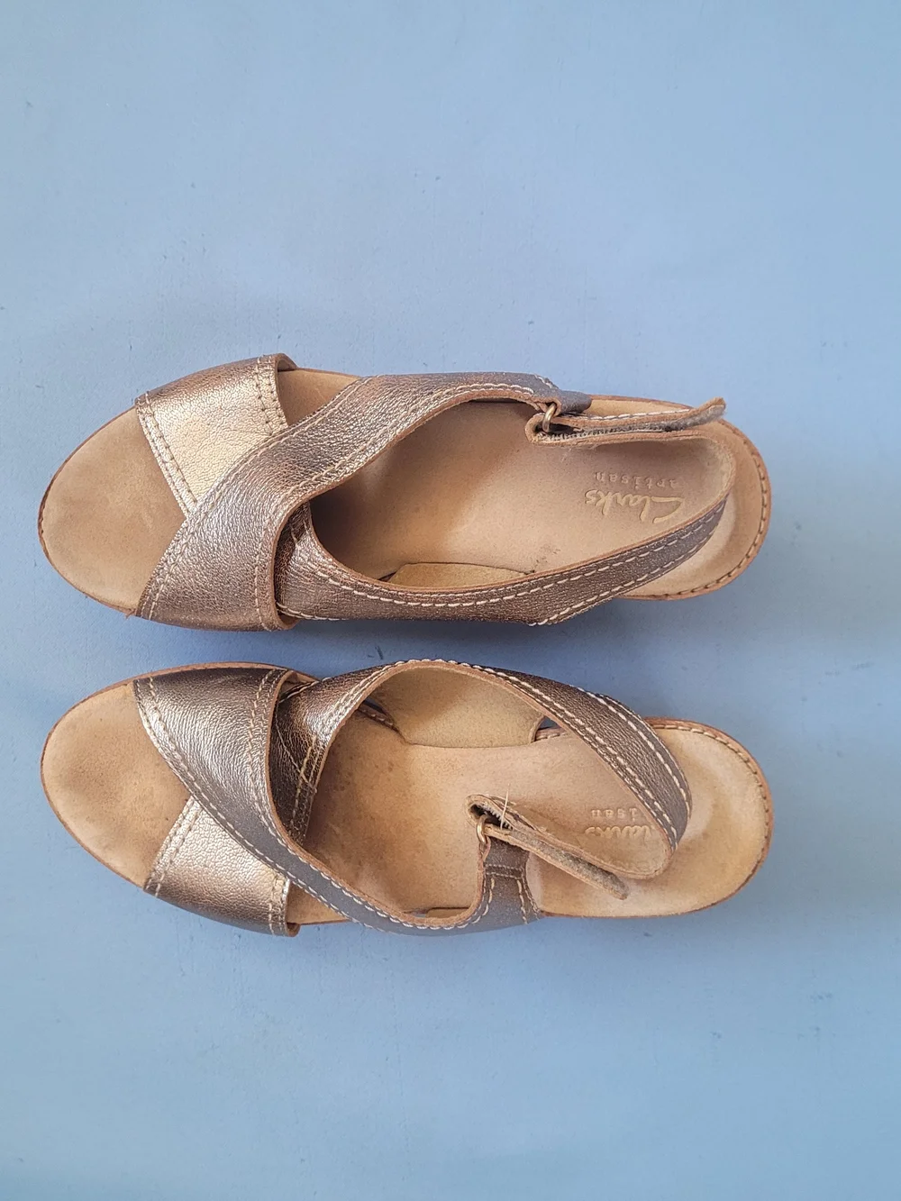 Metallic Gold Cork Wedge Sandals By Clarks Artisan Size 8.5 - Picture 4 of 9